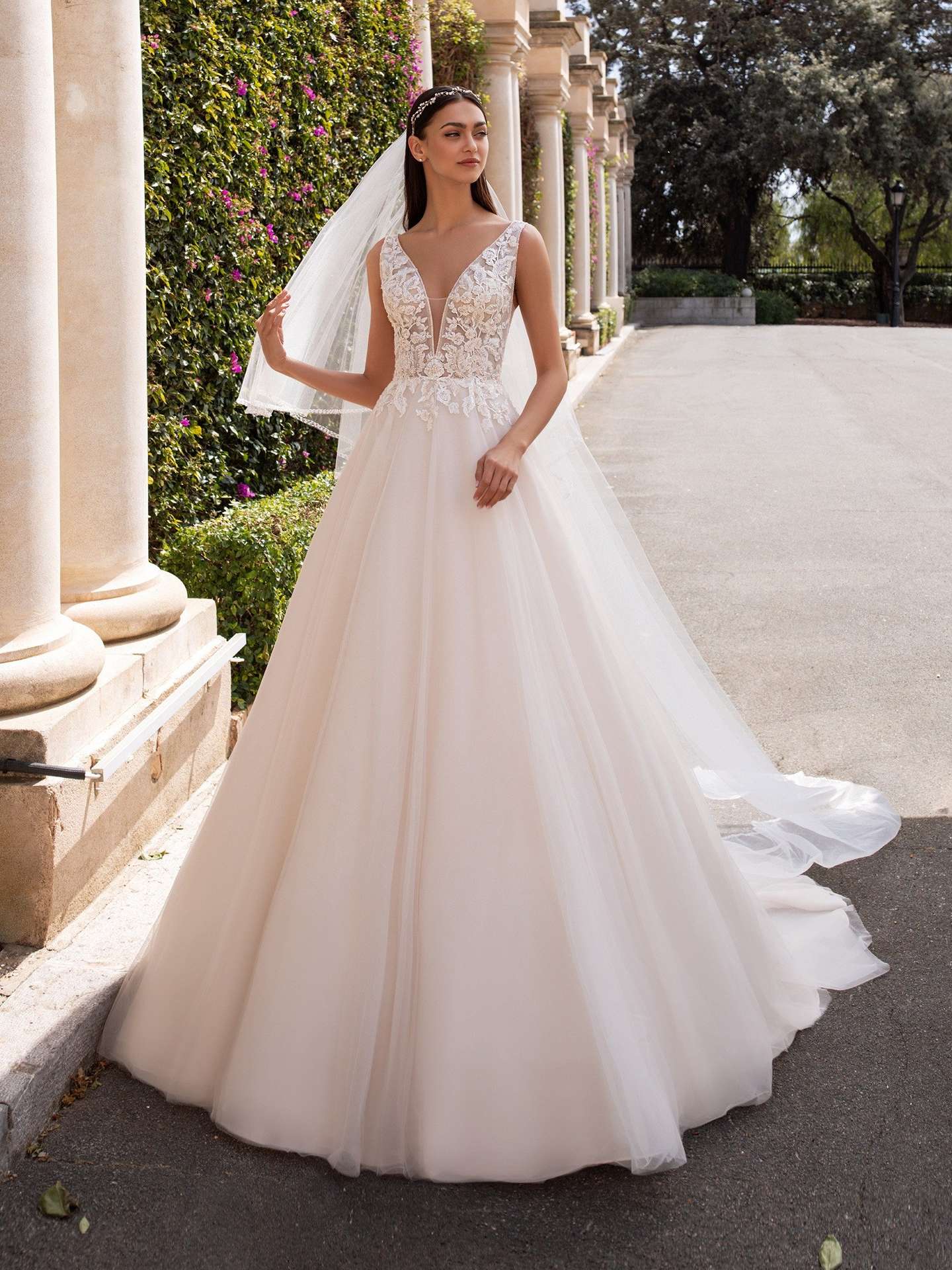 Novia estilo princesa con corsé y tul